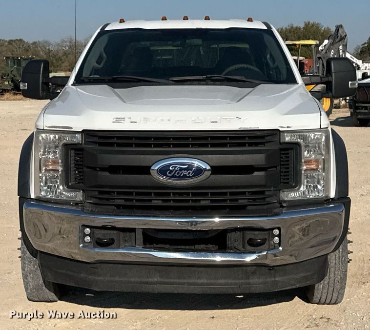 image for item DO2565 2017 Ford F450 Super Duty XL truck cab and chassis