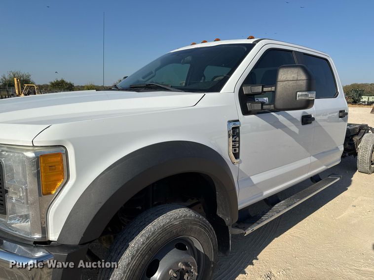 image for item DO2565 2017 Ford F450 Super Duty XL truck cab and chassis