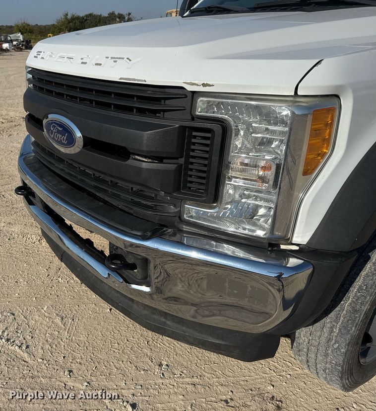 image for item DO2565 2017 Ford F450 Super Duty XL truck cab and chassis