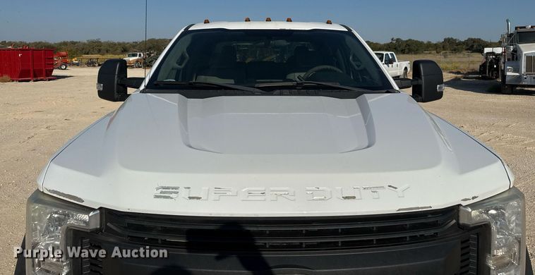 image for item DO2565 2017 Ford F450 Super Duty XL truck cab and chassis