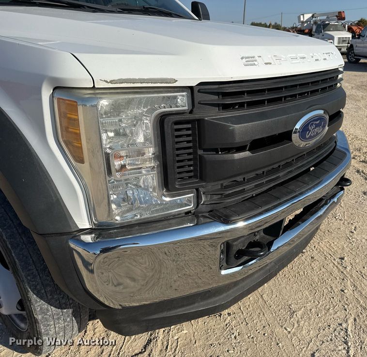 image for item DO2565 2017 Ford F450 Super Duty XL truck cab and chassis
