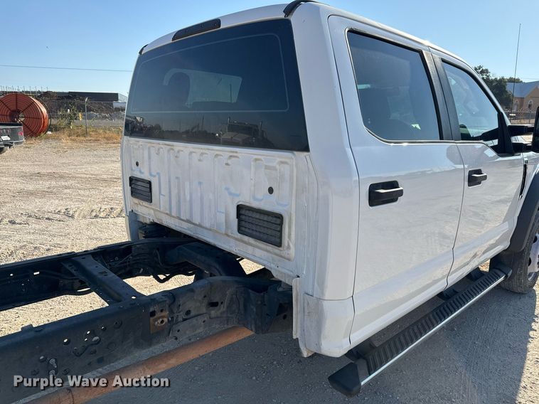 image for item DO2565 2017 Ford F450 Super Duty XL truck cab and chassis