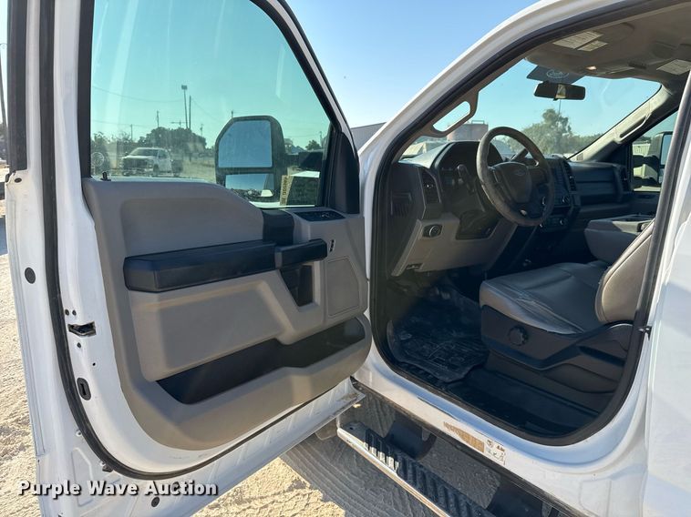 image for item DO2565 2017 Ford F450 Super Duty XL truck cab and chassis