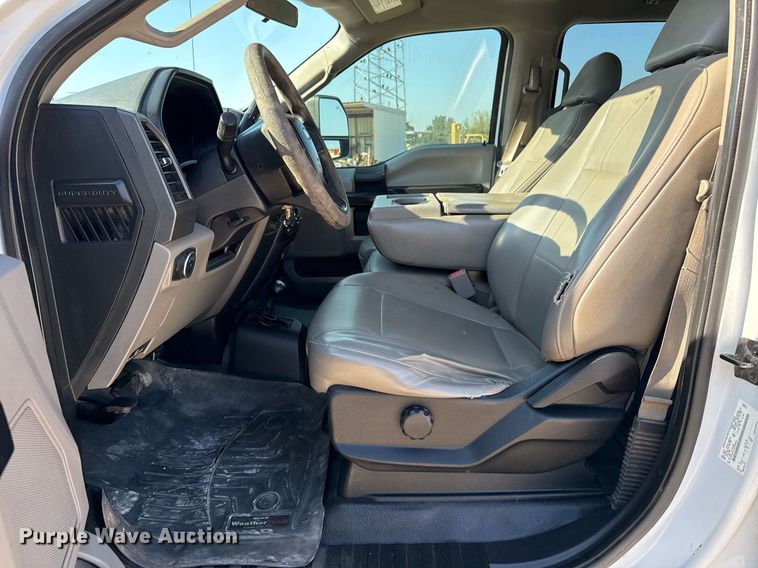 image for item DO2565 2017 Ford F450 Super Duty XL truck cab and chassis