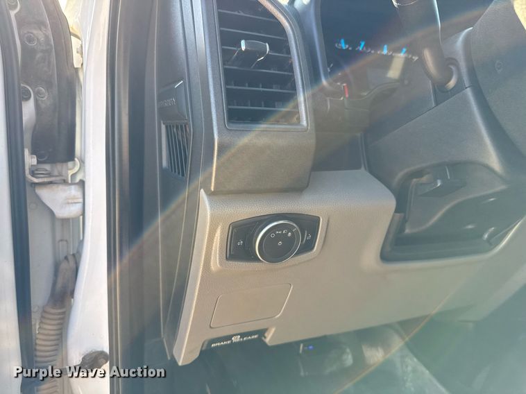 image for item DO2565 2017 Ford F450 Super Duty XL truck cab and chassis