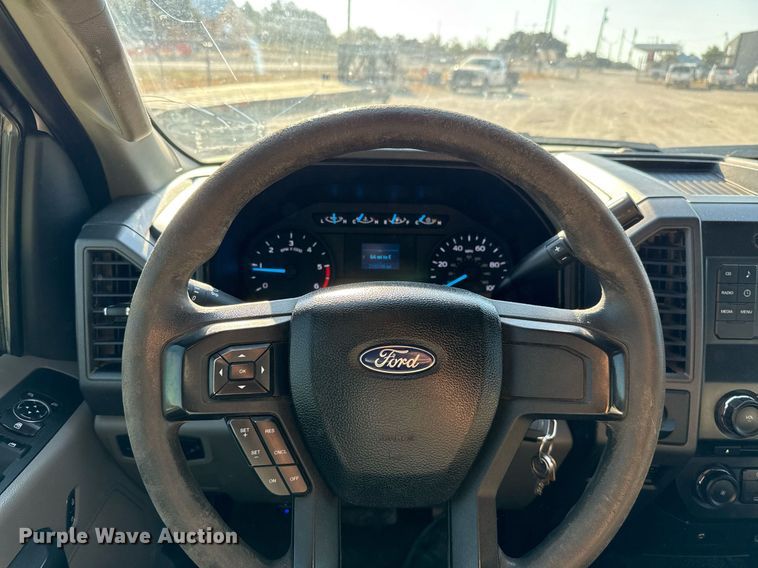 image for item DO2565 2017 Ford F450 Super Duty XL truck cab and chassis