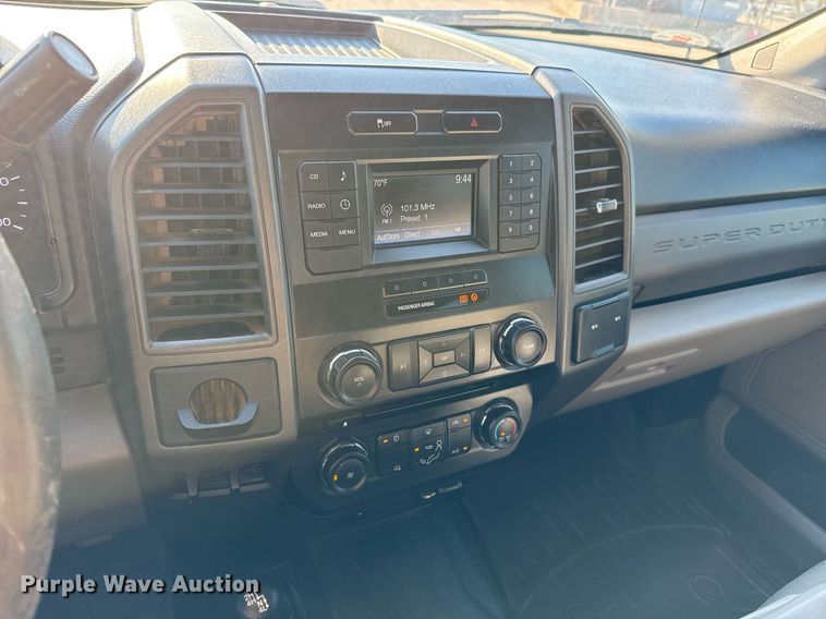 image for item DO2565 2017 Ford F450 Super Duty XL truck cab and chassis