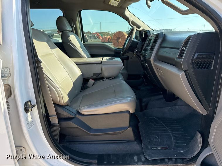 image for item DO2565 2017 Ford F450 Super Duty XL truck cab and chassis