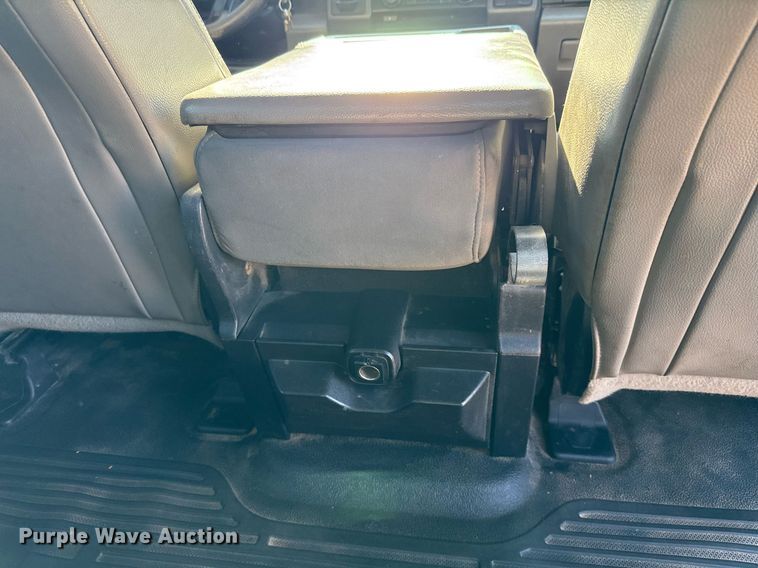 image for item DO2565 2017 Ford F450 Super Duty XL truck cab and chassis