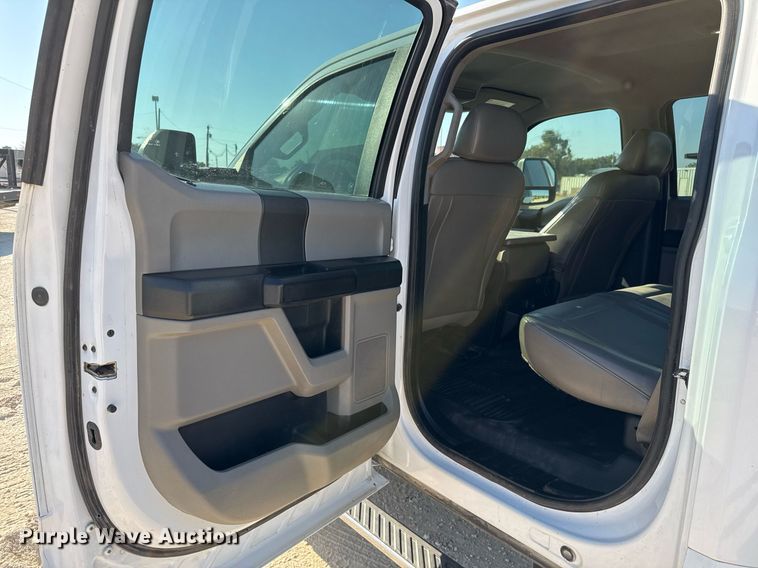 image for item DO2565 2017 Ford F450 Super Duty XL truck cab and chassis