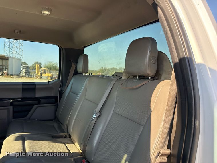 image for item DO2565 2017 Ford F450 Super Duty XL truck cab and chassis