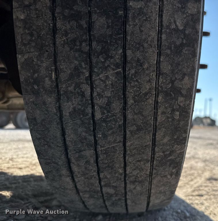 image for item DO2565 2017 Ford F450 Super Duty XL truck cab and chassis