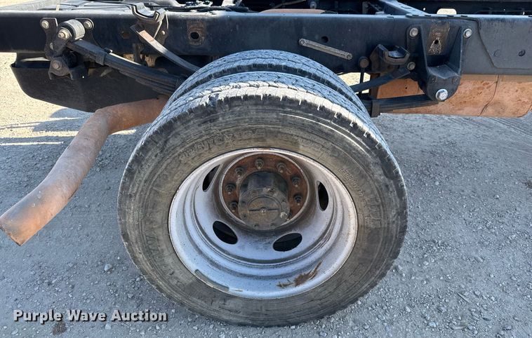 image for item DO2565 2017 Ford F450 Super Duty XL truck cab and chassis