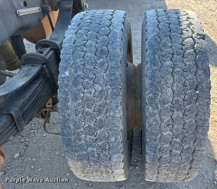 image for item DO2565 2017 Ford F450 Super Duty XL truck cab and chassis