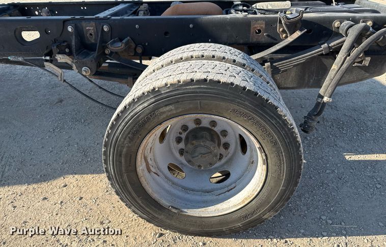 image for item DO2565 2017 Ford F450 Super Duty XL truck cab and chassis