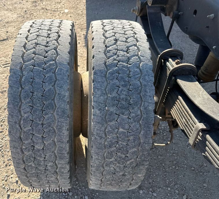 image for item DO2565 2017 Ford F450 Super Duty XL truck cab and chassis