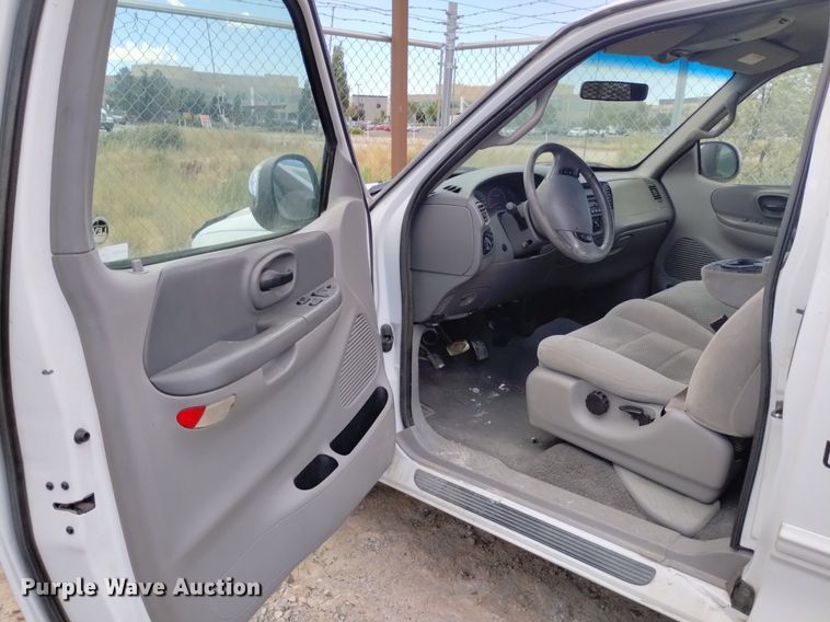 image for item DP3362 2002 Ford F150 XLT SuperCab flatbed pickup truck