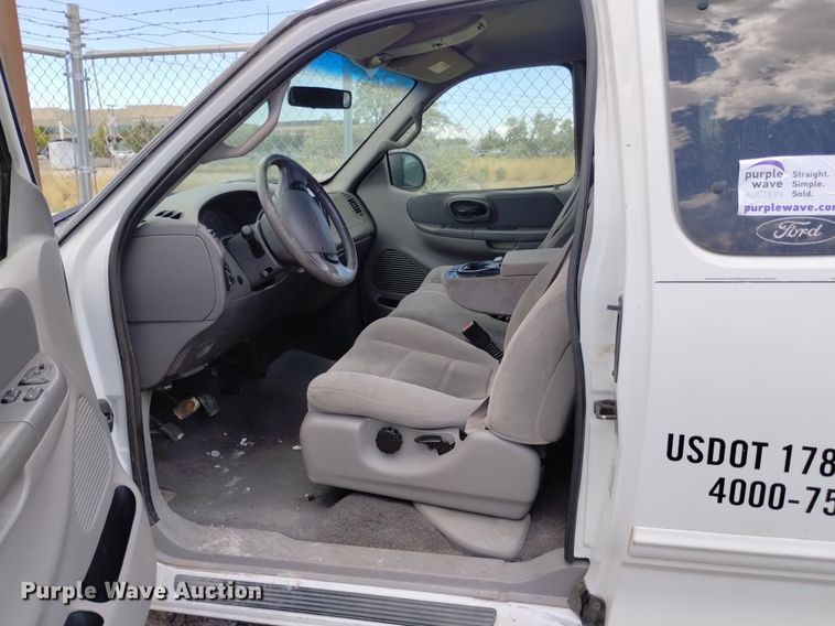 image for item DP3362 2002 Ford F150 XLT SuperCab flatbed pickup truck