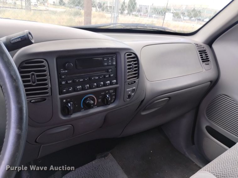 image for item DP3362 2002 Ford F150 XLT SuperCab flatbed pickup truck