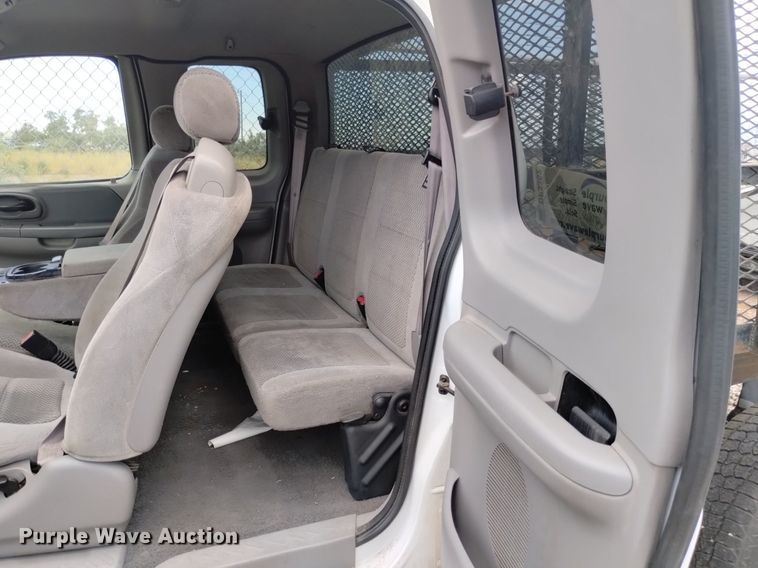 image for item DP3362 2002 Ford F150 XLT SuperCab flatbed pickup truck