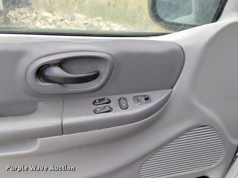 image for item DP3362 2002 Ford F150 XLT SuperCab flatbed pickup truck