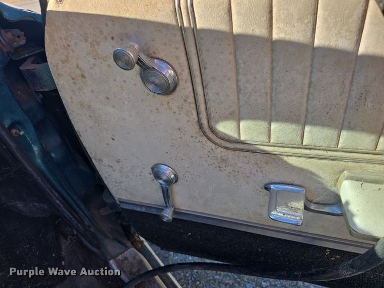 image for item DQ5224 1966 Pontiac Bonneville convertible