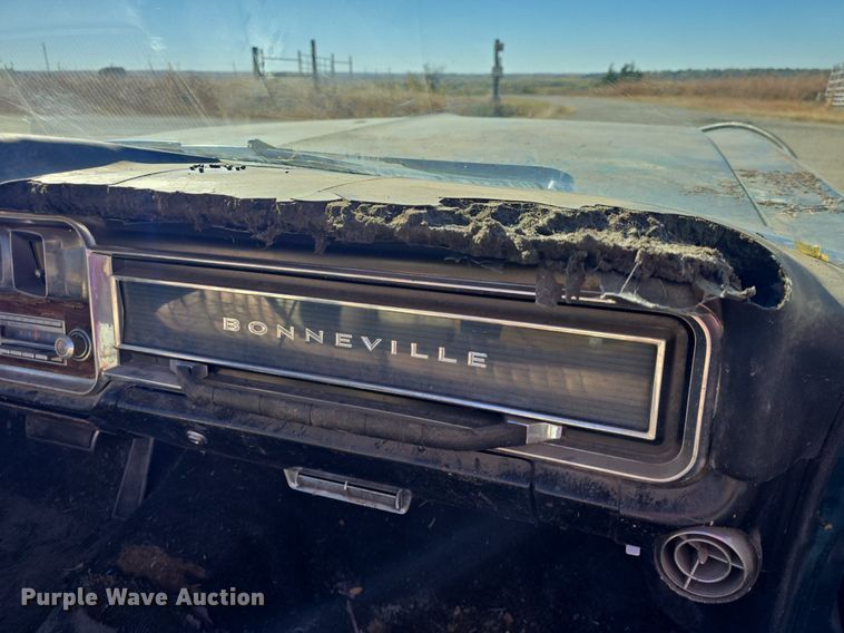 image for item DQ5224 1966 Pontiac Bonneville convertible