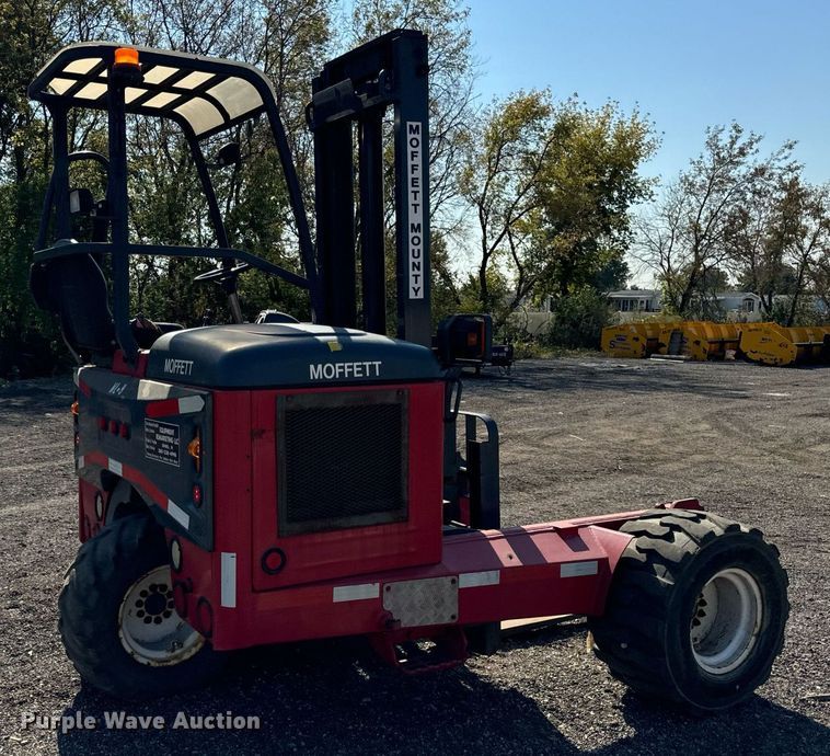 image for item DT2068 2012 Moffett  M70 forklift