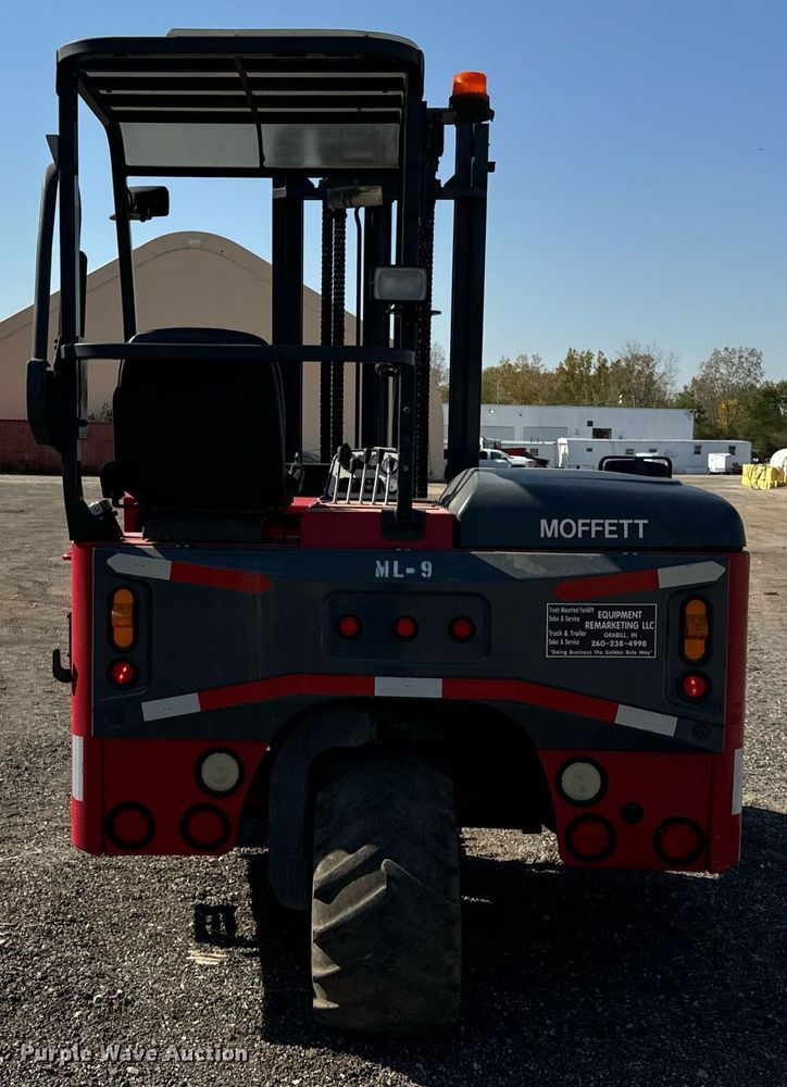 image for item DT2068 2012 Moffett  M70 forklift