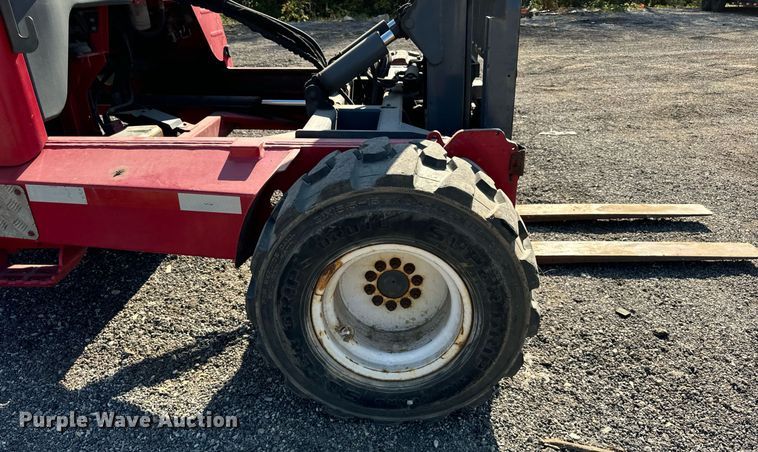 image for item DT2068 2012 Moffett  M70 forklift