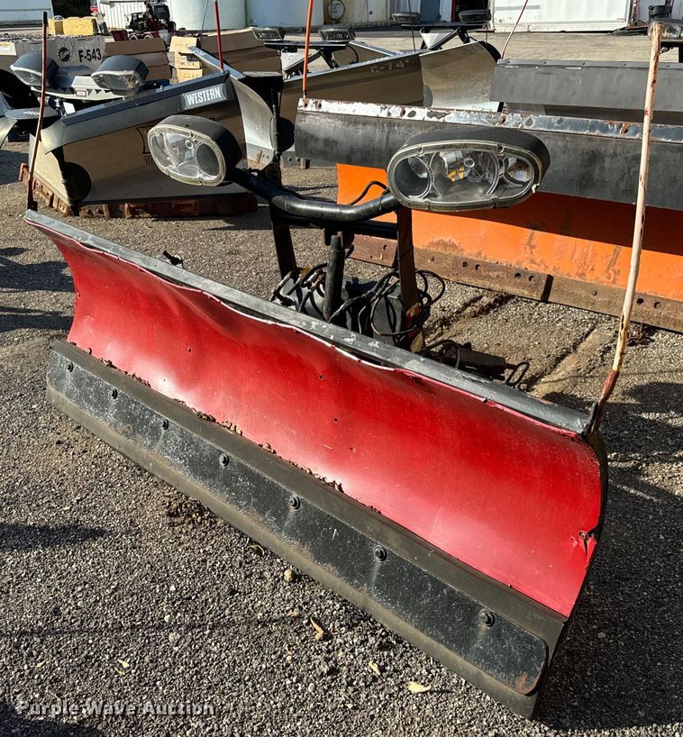 image for item DT2076 Boss 7' W snow plow