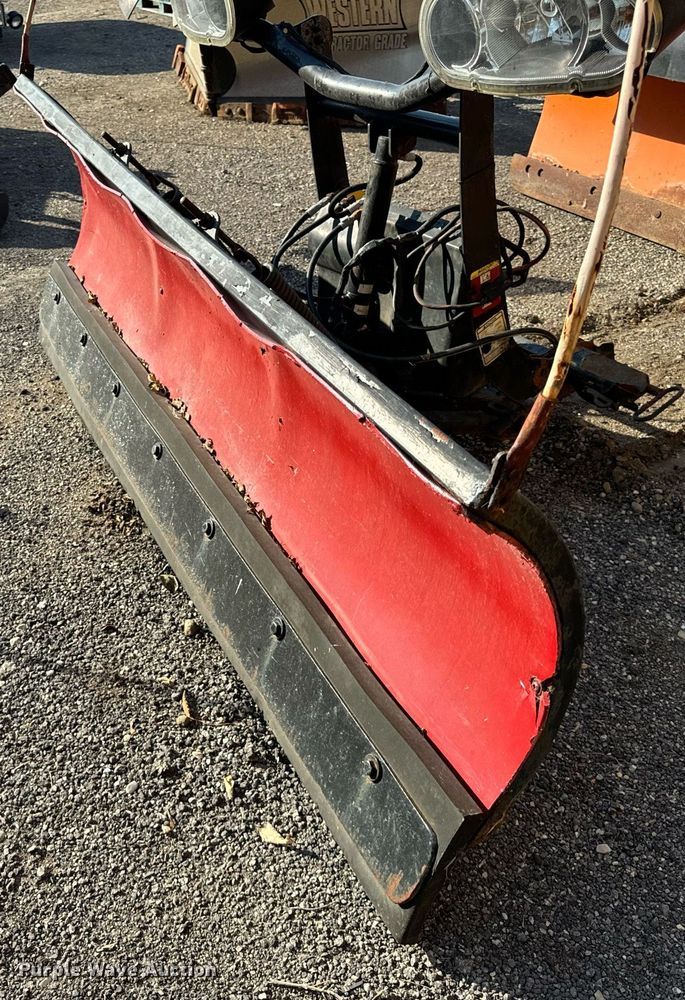 image for item DT2076 Boss 7' W snow plow