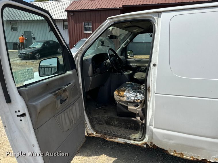 image for item DV5916 2001 Ford  E150 delivery van