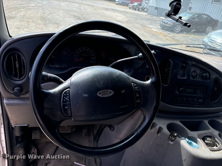 image for item DV5916 2001 Ford  E150 delivery van