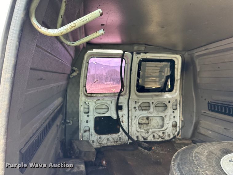 image for item DV5916 2001 Ford  E150 delivery van