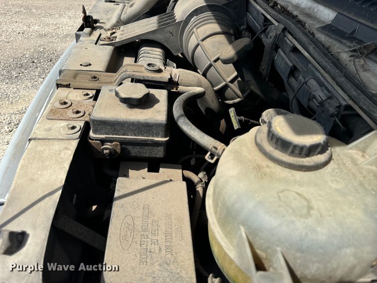 image for item DV5916 2001 Ford  E150 delivery van