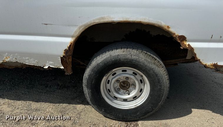 image for item DV5916 2001 Ford  E150 delivery van