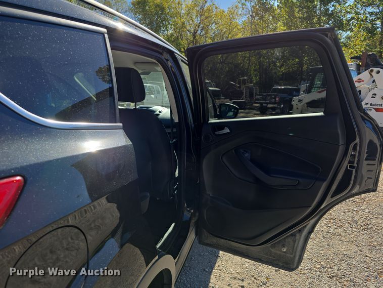 2015 Ford Escape SE SUV in Saint Joseph, MO Item DW3842 for sale