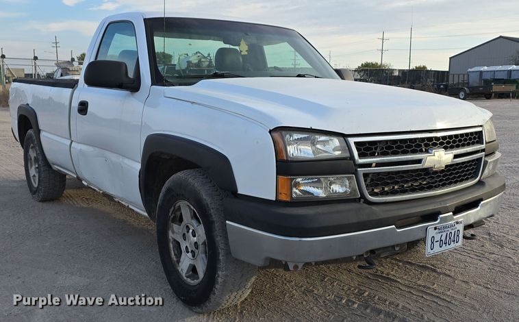 image for item DW3847 2007 Chevrolet Silverado 1500 pickup truck