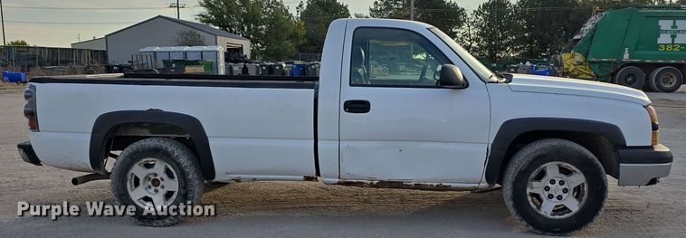 image for item DW3847 2007 Chevrolet Silverado 1500 pickup truck