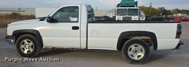 image for item DW3847 2007 Chevrolet Silverado 1500 pickup truck