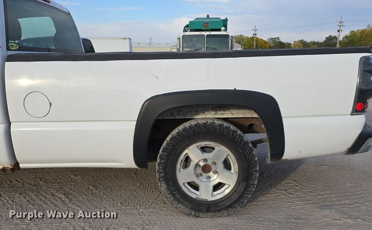 image for item DW3847 2007 Chevrolet Silverado 1500 pickup truck