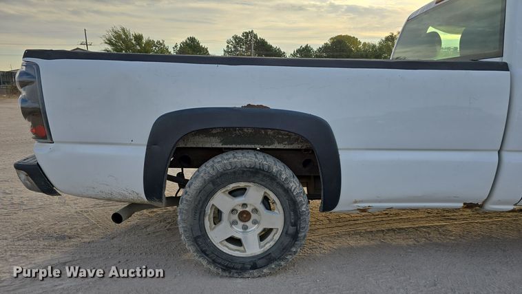 image for item DW3847 2007 Chevrolet Silverado 1500 pickup truck