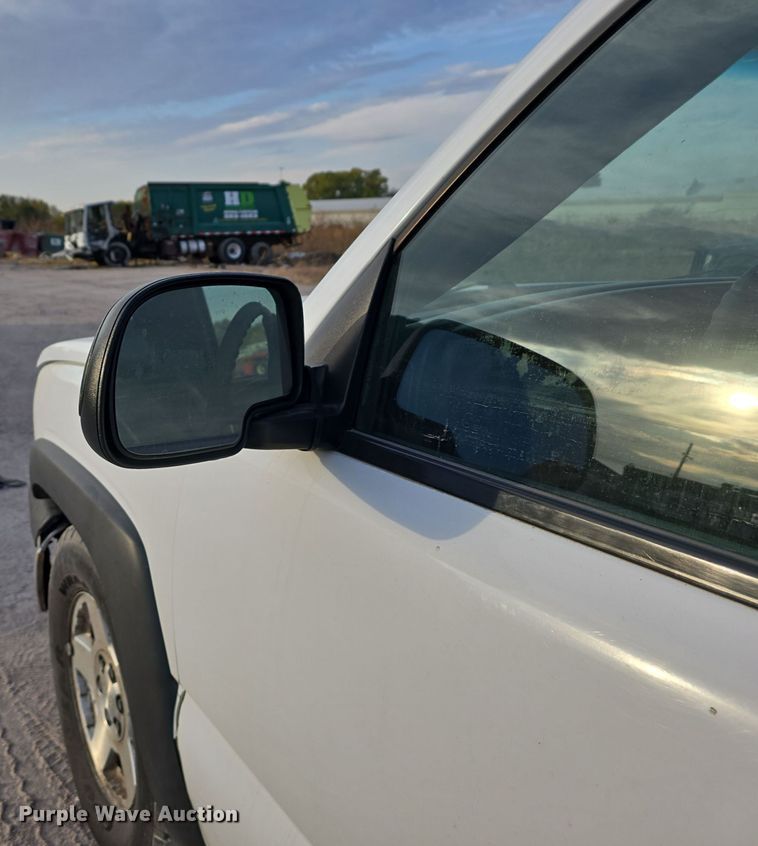 image for item DW3847 2007 Chevrolet Silverado 1500 pickup truck