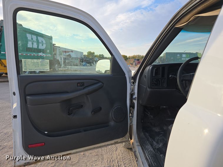 image for item DW3847 2007 Chevrolet Silverado 1500 pickup truck