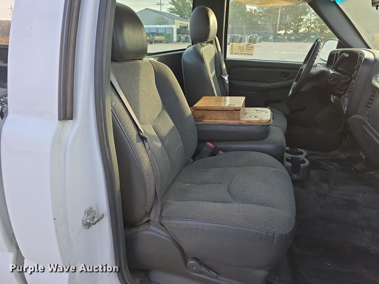 image for item DW3847 2007 Chevrolet Silverado 1500 pickup truck