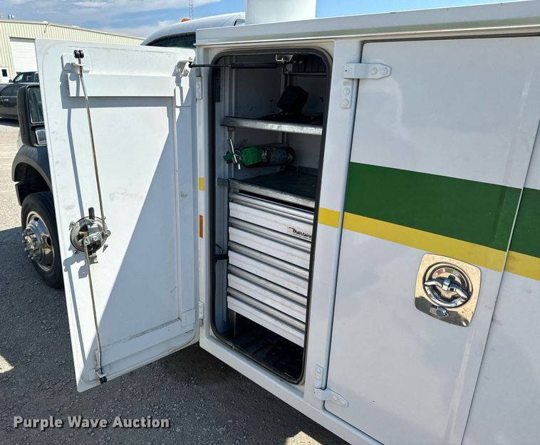 image for item DX1323 2010 Ford F550 utility / service truck