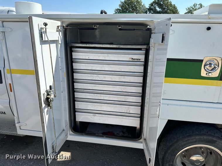 image for item DX1323 2010 Ford F550 utility / service truck