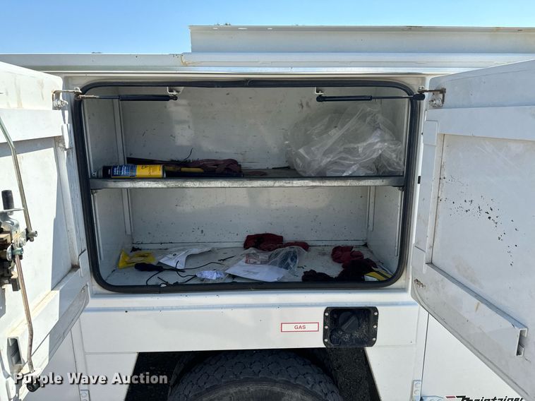 image for item DX1323 2010 Ford F550 utility / service truck