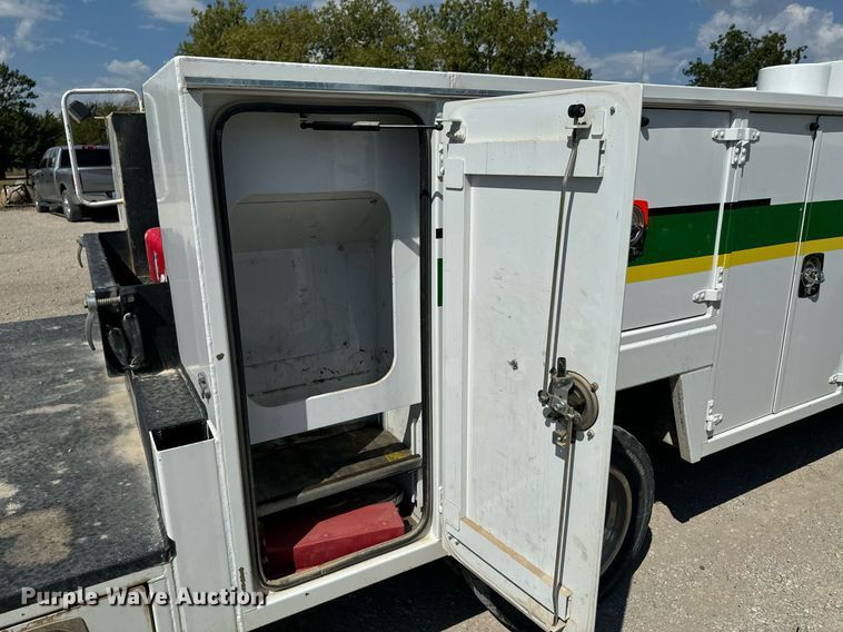 image for item DX1323 2010 Ford F550 utility / service truck